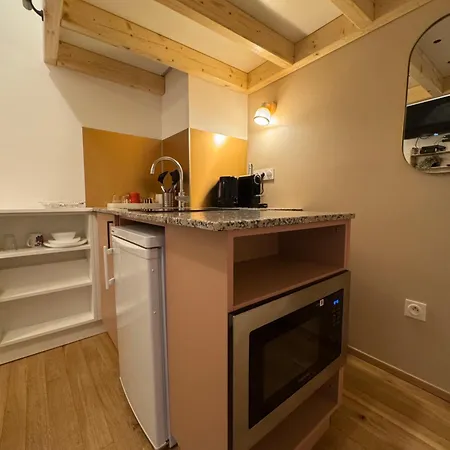 Cosy Faubourg National Apartment